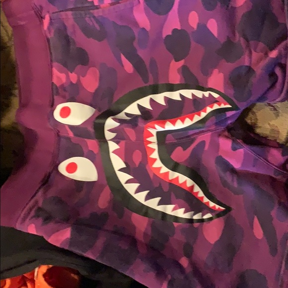 All pics for sale size Large - Picture 8 of 8